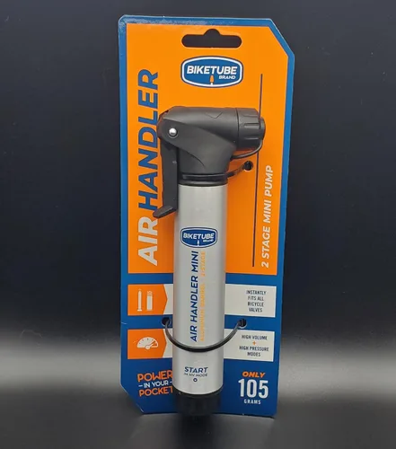 Vista 6 de Mini bomba de bicicleta con manipulador de aire de la marca BIKETUBE – Diseño de dos etapas con barril de aluminio – Compatible con válvulas Presta