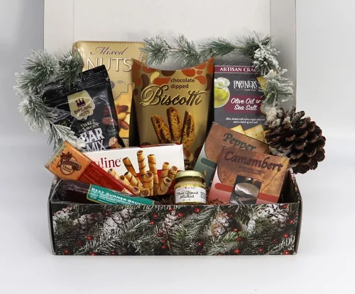 Vista 2 de Gift Basket Village - Canasta de regalo para fiesta de baile (tamaño mediano), canasta de regalo de Navidad con botanas dulces y saladas. 1 unidad