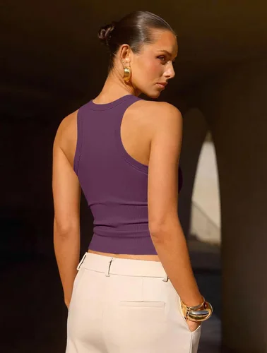 Vista 3 de OQQ Camiseta sin mangas para mujer, 2 piezas, acanalada, cuello cuadrado, sin mangas, elástica, casual, para salir
