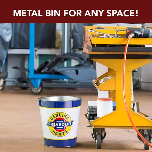 Vista 2 de American Art Decor Cubo de basura de metal, cesta de basura con licencia Chevrolet, pequeño cubo de basura decorativo para cueva de hombre, cocina