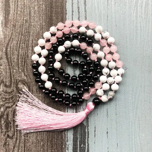 Vista 2 de Balance Mind & Spirit 108 Japa Mala Collar Real Piedras Semipreciosas Ónix Cuarzo Rosa Howlita Turquesa, Anudado a mano Rosa Borla Yoga Meditación