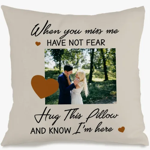 Vista 8 de Funda de almohada de sofá personalizada con mensaje personalizado que enriquece tu estilo de hogar mientras proporciona una idea de regalo cálida