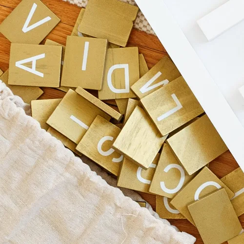 Vista 5 de Stiles 92 fichas de letras premium para tablero de fichas, solo letras, no incluye tablero de letras, alfabeto de crucigrama de madera Azul bebé