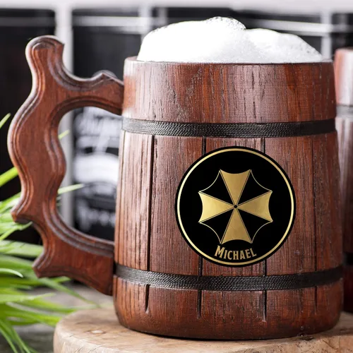 Vista 3 de Taza de cerveza. Taza de cerveza de madera personalizada Umbrella Corporation. Taza Umbrella Corps. Jarra de madera. Regalo para él. Regalo