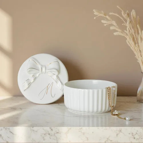 Vista 2 de COLLECTIVE HOME - Joyero con monograma con lazo, ideas de regalo de Navidad para mujeres, pequeño regalo para novia, esposa, soporte para anillos