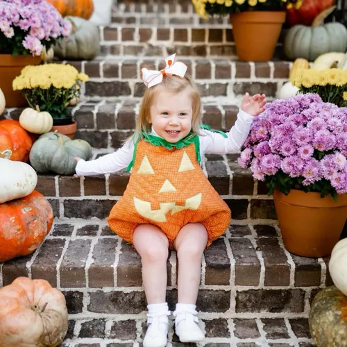 Vista 2 de BOIBOKOKO Traje de Halloween para bebé niño y niña, sin mangas, mameluco de calabaza, lindo traje de calabaza