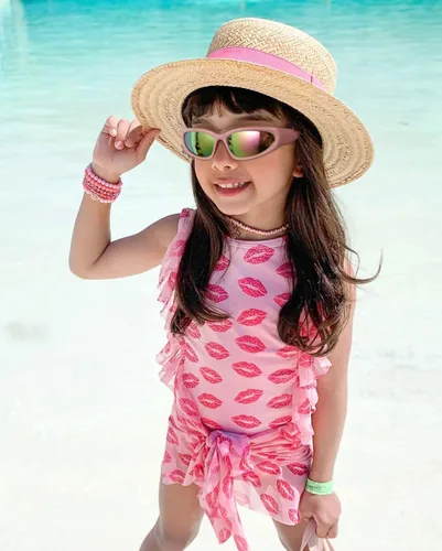 Vista 2 de GUVIVI Gafas de sol para niños con correa envolvente, gafas de sol futuristas para niños y niñas, persianas ovaladas de 4 a 12 años