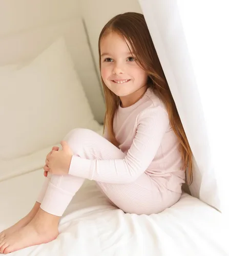 Vista 38 de Posh Peanut Pijamas para niñas, suaves, de viscosa de bambú para niños, pijamas a juego de manga larga para niñas