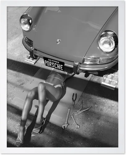 Vista 10 de Monem Art - Póster de moda – Mujer en impresión de coche clásico – Arte en blanco y negro – Arte fotográfico – Arte para entusiastas del automóvil