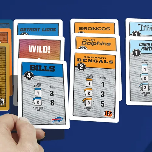 Vista 6 de Monopoly Deal NFL Edition Game Juego de cartas oficial de la NFL para familias y niños A partir de 8 años 2 a 5 jugadores 15 minutos