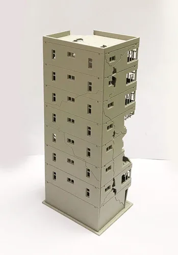Vista 2 de Outland Models Paisaje Ferroviario Ciudad Ruina Edificio Abandonado Alta Oficina N Escala