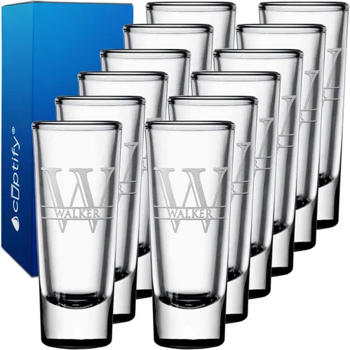 Vista 83 de Vaso de chupito personalizado con fondo negro personalizado de 2 oz, vasos de chupito cordiales con inicial y nombre en script dividido