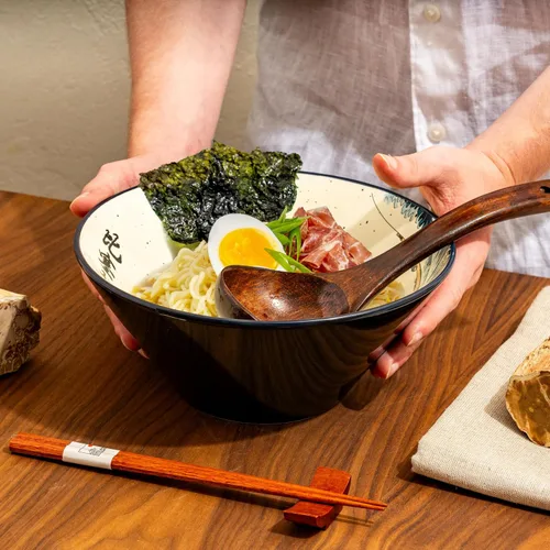 Vista 5 de BICETTO Juego de cuencos japoneses para ramen con gran diseño de ola, cuencos de cerámica grandes de 60 onzas, cucharas, palillos para ramen, Pho