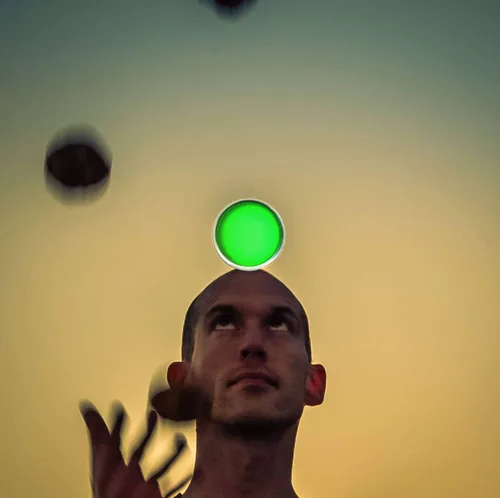 Vista 6 de DSJUGGLING Bola Fushigi de 2.953 in que brilla en la oscuridad, esfera flotante de contacto profesional de 3 pulgadas para actuaciones escénicas