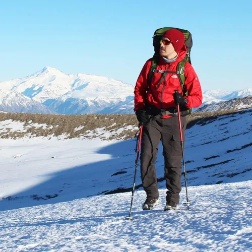 Vista 7 de Tacos de hielo para niños, crampones para niños, botas y zapatos de senderismo para niños, tacos de tracción antideslizantes de acero inoxidable