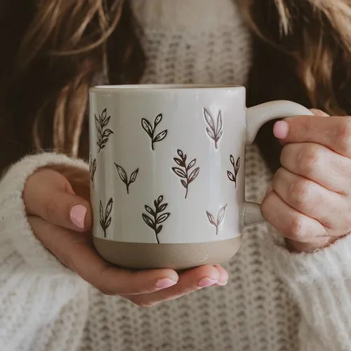 Vista 2 de Sweet Water Decor Taza de café de otoño con diseño de hojas marrones, taza de gres de 14 onzas para té y sidra, apta para microondas y lavavajillas