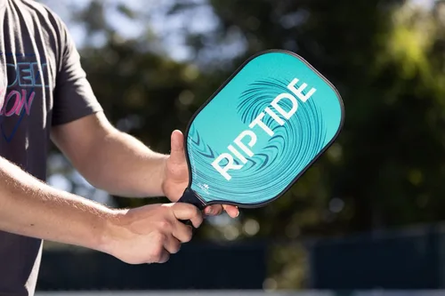Vista 2 de Diadem Riptide - Paleta de pickleball Núcleo de panal de abeja, cara de fibra de vidrio Protector de bordes ultra elegante, fácil de balancear