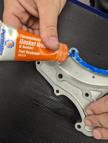 Vista 5 de Permatex 85420 Permashield Apósito y sellador de juntas resistentes al combustible, tubo de 2 onzas, naranja
