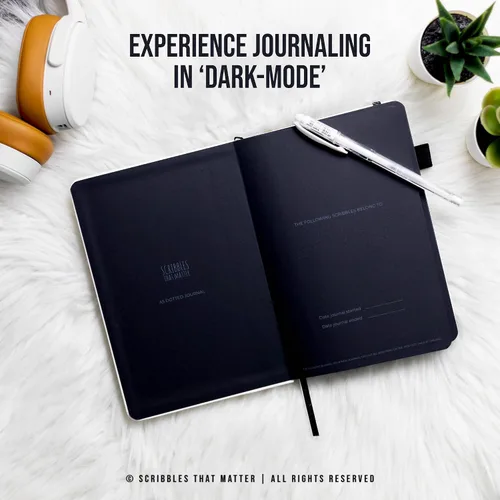 Vista 2 de Cuaderno de diario con viñetas de puntos de bala en papel negro A5 Starry Night de Scribbles That Matter Bolígrafo de gel blanco gratis Papel