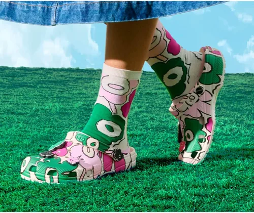 Vista 2 de Crocs Zuecos clásicos Marimekko