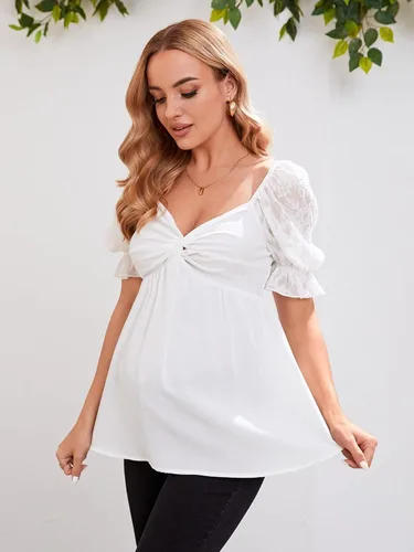 Vista 3 de MakeMeChic Blusa de maternidad para mujer, manga abombada, parte delantera torcida, para embarazo, verano, peplum