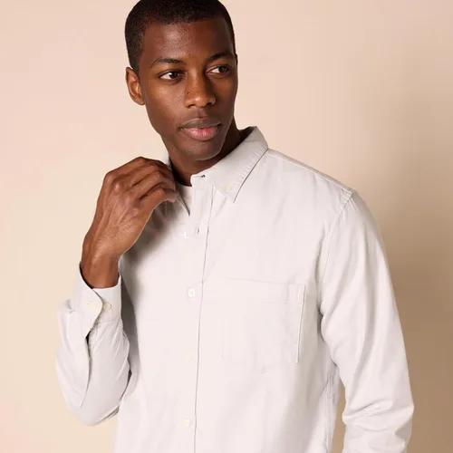 Vista 4 de Tienda Essentials Camisa Oxford elástica de manga larga ajustada con bolsillo para hombre