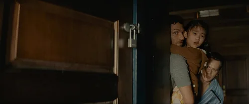 Vista 6 de Knock at the Cabin - Collector's Edition 4K Ultra HD + Blu-ray + Digital [4K UHD]