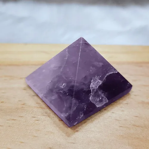 Vista 4 de Shubhanjali Pirámide de piedra de amatista púrpura para la curación de Reiki y la pirámide de piedra curativa de cristal, 30-40 Gm