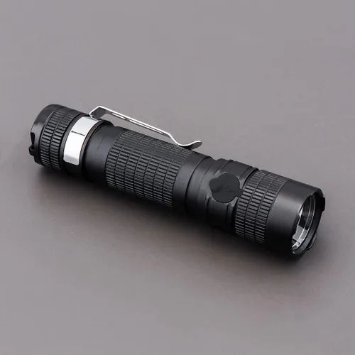 Vista 7 de SecurityIng EF05 Linterna magnética EDC recargable USB-C, 887 lúmenes, 5 modos de zoom, IPX-6 resistente al agua, mini linterna LED con clip, cable