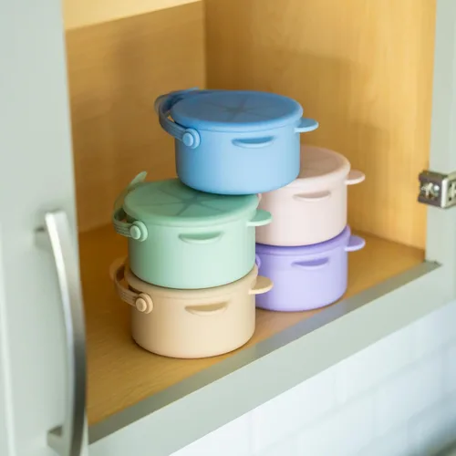 Vista 5 de Vasos de silicona antiderrames para niños pequeños – Recipientes portátiles para aperitivos para bebés con tapa a prueba de polvo – Vasos a prueba