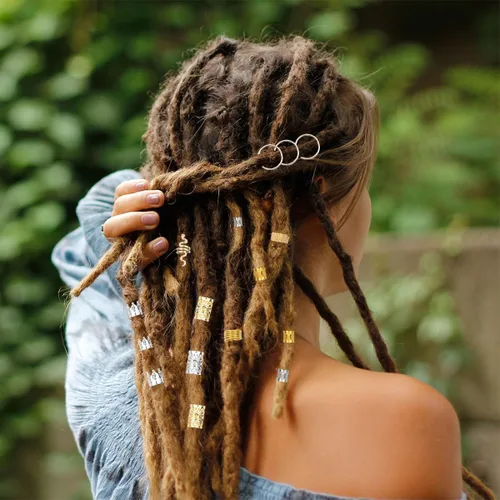 Vista 4 de 189 piezas de joyería de rastas, cuentas para trenzas de cabello, joyería para el cabello para trenzas, anillos trenzados de metal y oro, puños