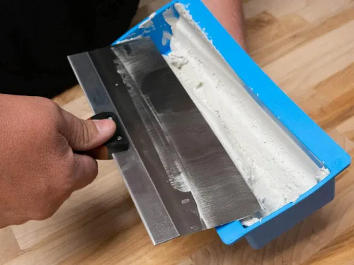 Vista 9 de MUDFLEX EZ Clean - Sartén flexible para paneles de yeso de 10.5 pulgadas, silicona suave, agarre EZ Squeeze - Antiadherente - Resistente al óxido