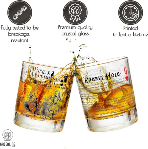 Vista 3 de Greenline Goods Vasos de whisky - Alicia en el país de las maravillas (juego de 2) Literatura Rocas Vidrio con Lewis Carroll Libro Imágenes &