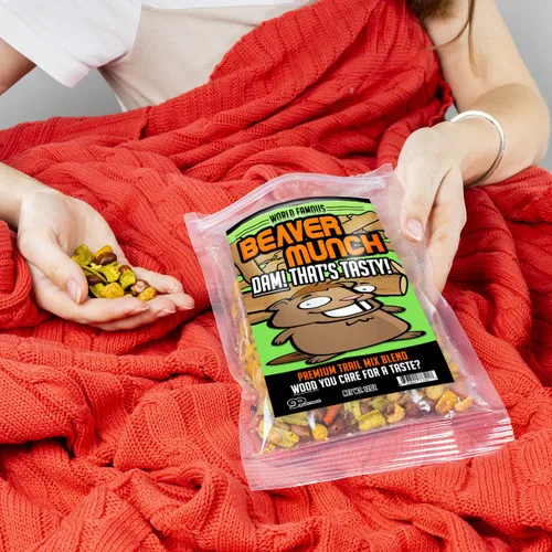 Vista 2 de Beaver Munch Spicy Trail Mix – Regalo saludable, divertido mezcla de frutos secos, bolsa de regalo resellable, regalos divertidos y saludables