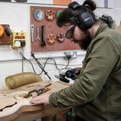 Vista 6 de ISOtunes AIR DEFENDER Earmuffs: Comfortable Wireless unisex adult Hearing Protection Earmuffs with 40 Hour Battery Verde