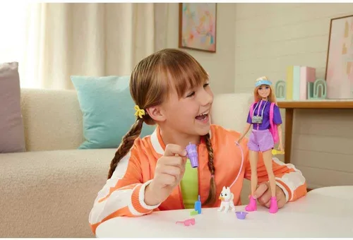 Vista 2 de Barbie Malibu Outdoor Adventures Moda Muñeca con traje de aventura