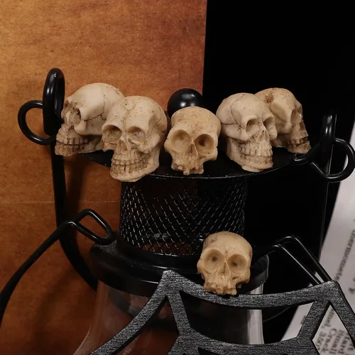 Vista 6 de ABOOFAN 20 mini calaveras de resina, decoración de cabeza de calavera de Halloween para mesa y jardín del hogar
