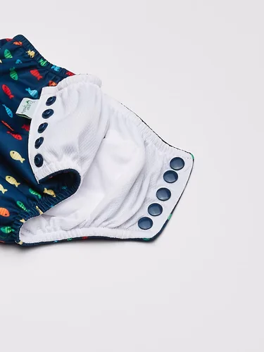 Vista 2 de i play. Pañal de natación reutilizable para bebés y niños, Navy Fish Geo, 6 Month