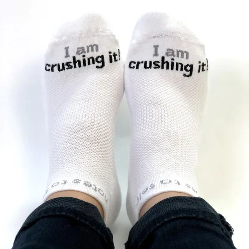 Vista 3 de notes to self Calcetines "I am Crushing It - Regalos de emprendedores para mujeres y hombres