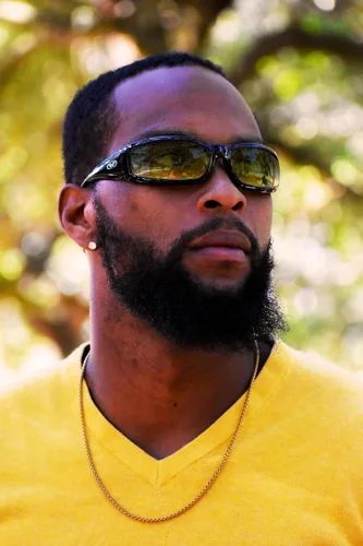 Vista 2 de Global Vision Eyewear 24 Triumphant Series - Gafas de seguridad con montura negra y lentes de tinte amarillo