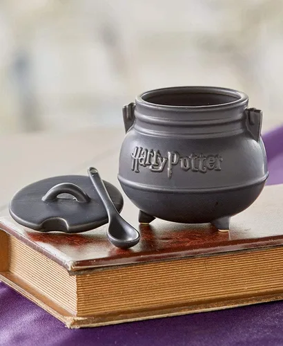 Vista 2 de Tazón de cerámica para sopa, con forma de caldero negro de Harry Potter, con cuchara.