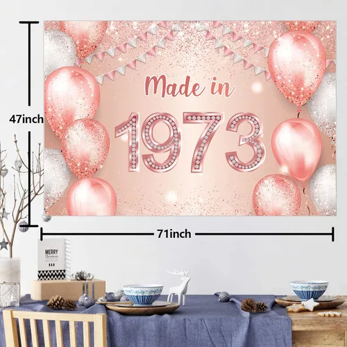 Vista 2 de Cartel de feliz cumpleaños número 50 en oro rosa hecho en 1973 con texto en inglés "Cheers to 50 years old", confeti, telón de fondo, decoración