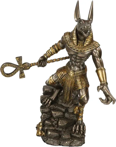 Vista 2 de Ebros Gift Ancient Egyptian Chacal God Anubis con Ankh Staff Spear Standing on Rocky Skulls Heap Figurine in Faux Bronze Gods of Egypt Deity of the
