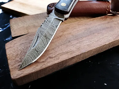Vista 3 de Titan International Knives Titan International Knives1095 Cuchillo de bolsillo fresco de hoja de acero de Damasco de alto carbono