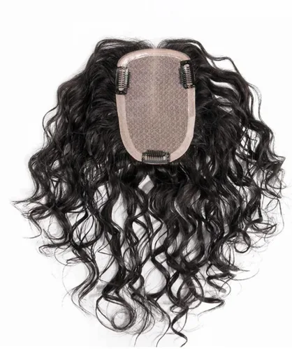 Vista 2 de Base de seda de 10 pulgadas de cabello humano con clip, postizo ondulado de 3.1 x 5.1 in, cierre de base de seda, parte superior rizada