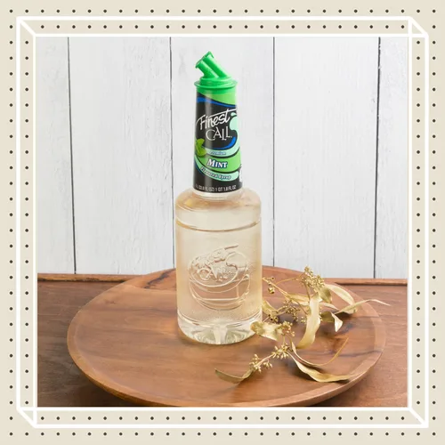 Vista 3 de Finest Call Mezcla de bebida de jarabe con sabor a menta premium, botella de 1 litro (33.8 onzas líquidas), paquete de 3 Cool, Crisp, & Refreshing