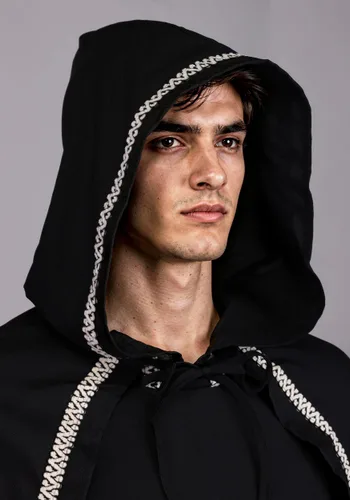Vista 4 de Disfraz de adulto de hechicero medieval, túnica con capucha de terciopelo negro Multicolor