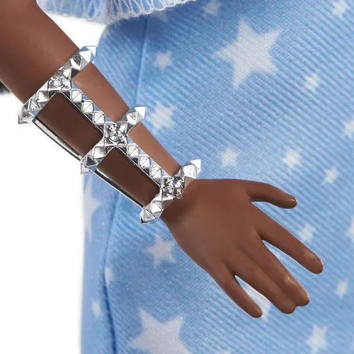 Vista 5 de Barbie Fashionistas - Muñeca #146 con 2 trenzas trenzadas y prótesis de pierna con vestido estampado de estrellas, zapatos blancos y pulsera
