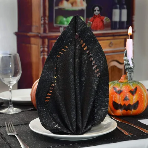 Vista 4 de Grelucgo Servilletas de mesa de comedor con dobladillo a mano para Halloween, hilo plateado entrelazado (negro, 4 servilletas de 18 x 18 pulgadas)