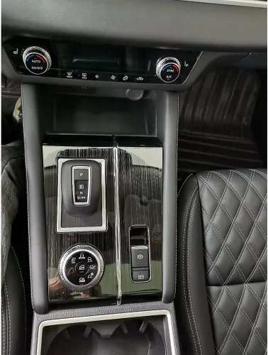 Vista 6 de para Mitsubishi New Outlander 2022 2023 2024 2025 Cubierta interior del panel de palanca de cambios de la consola delantera (negro)
